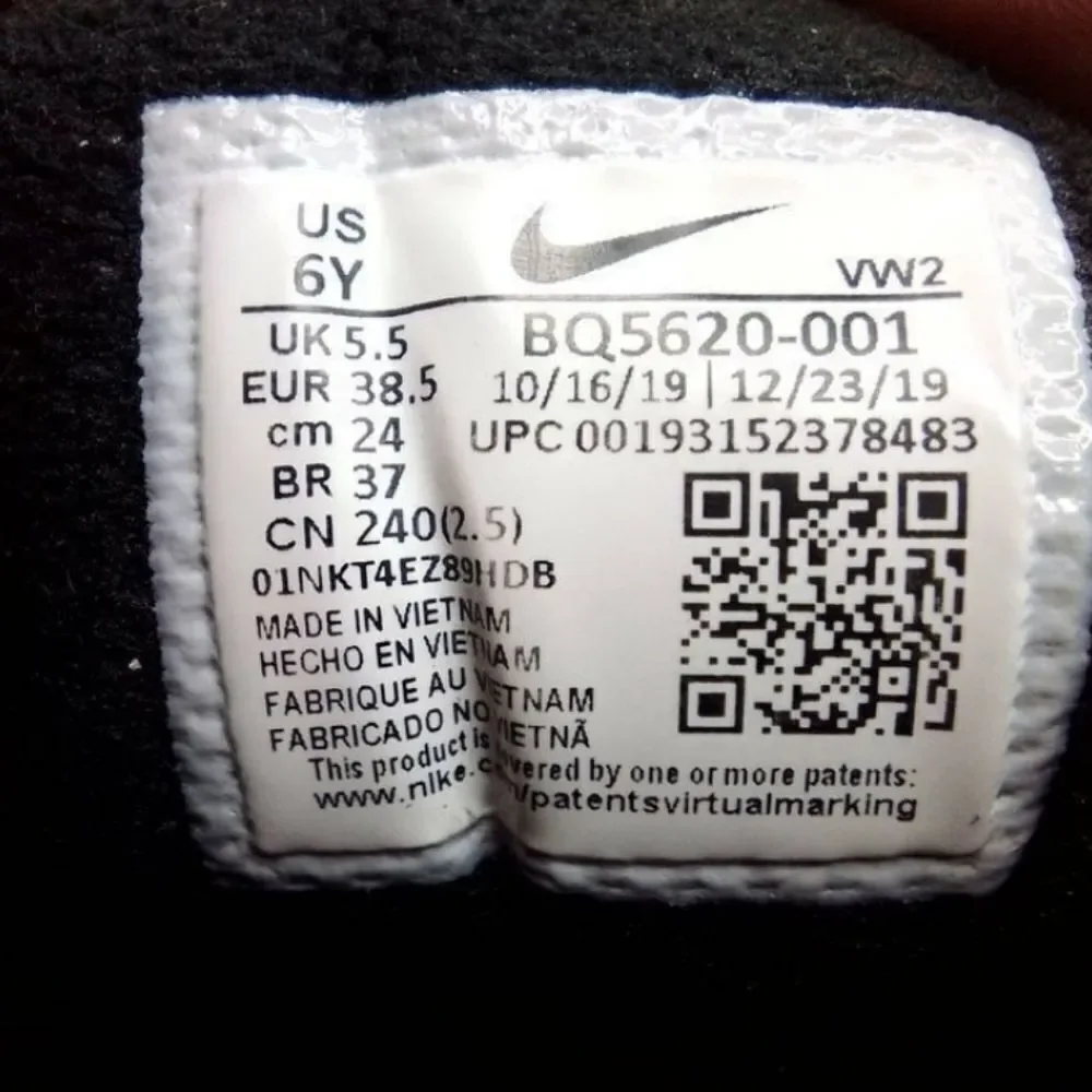 Nike Kids Kyrie Flytrap III Sneakers Size 6Y